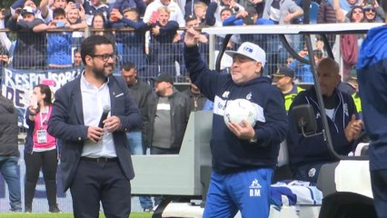 L'ambiance de folie pour le premier entraînement de Maradona avec Gimnasia La Plata
