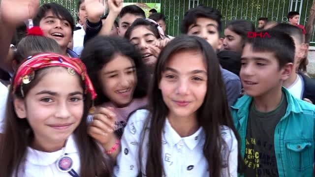 Öğretim yılı halaylarla başladı