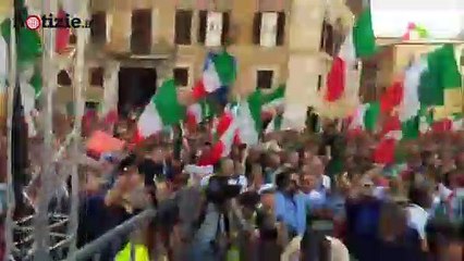 Montecitorio, la destra di Salvini e Meloni scende in piazza "Al voto subito" | Notizie.it