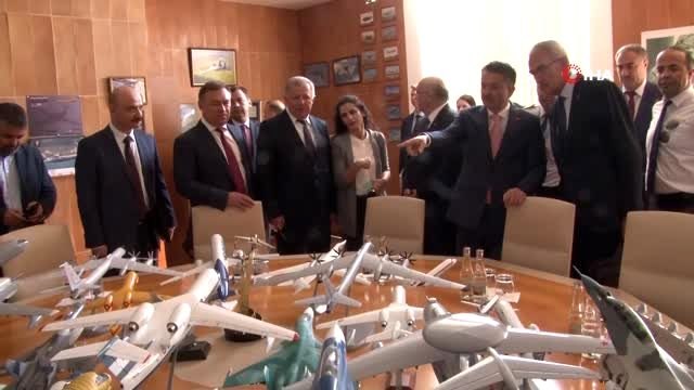 - Bakan Pakdemirli, yangın söndürme uçağını kullanarak test etti - Türkiye'nin Rusya'dan almayı...