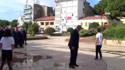 - Ayakkabısız okulda, ilk ders zili çaldı