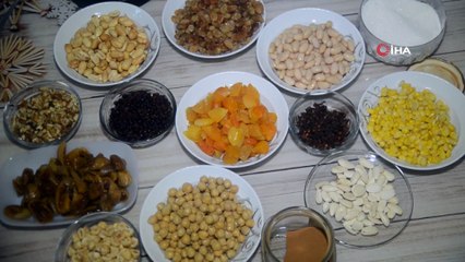 30 Yıldır Evde Dua Eşliğinde Aşure Geleneği