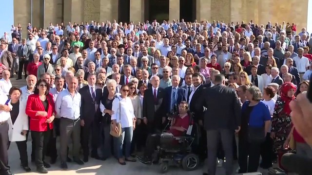 Kemal Kılıçdaroğlu Anıtkabir'i ziyaret etti