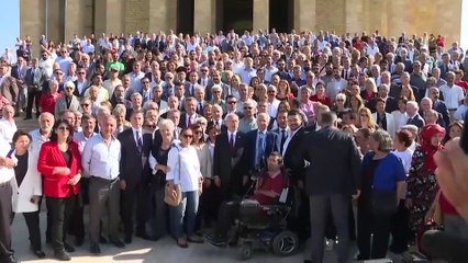 Kemal Kılıçdaroğlu Anıtkabir'i ziyaret etti