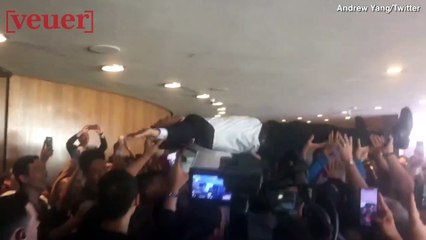 Crowd-Surfing 2020 Candidate Andrew Yang Enjoys ‘Wave of Support’
