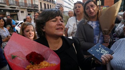 Lágrimas y emoción en el último adiós de los fans a Camilo Sesto