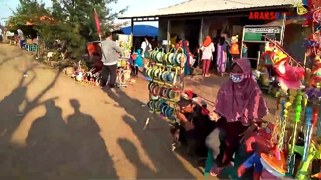 Wisata Pantai Plentong, Indramayu Which Has Sunrise And Sunset