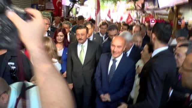 İzmir'in kurtuluş törenlerinde 350 metrelik türk bayrağı taşındı-2