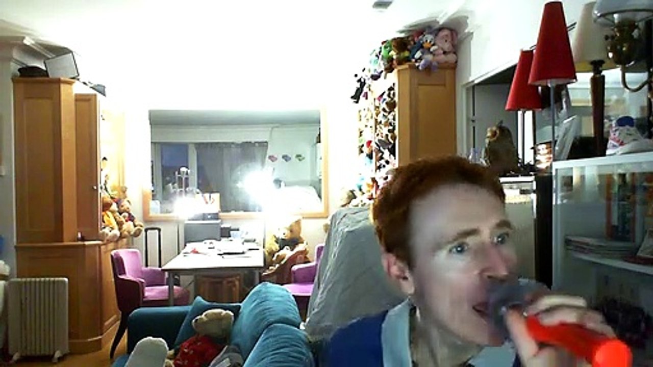 Wiwi égratigne "turn up the radio" d'Autograph