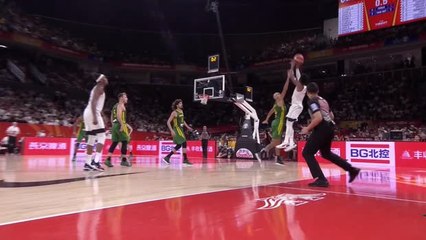 Télécharger la video: VIRAL: FIBA World Cup: Smart beats the buzzer at the end of the third