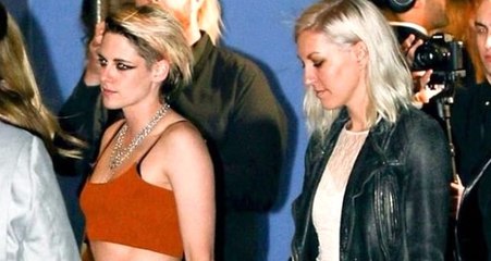 Güzel oyuncu Kristen Stewart, yeni kız arkadaşıyla festivale el ele tutuşarak geldi