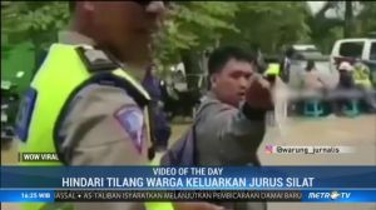Hindari Tilang, Warga Keluarkan Jurus Silat