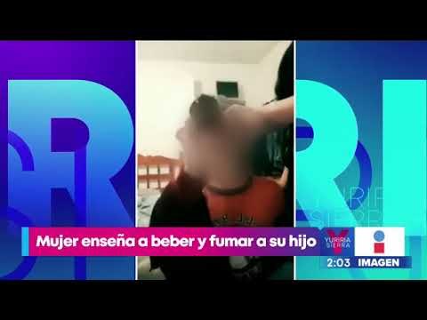 Madre enseña a fumar y beber cerveza a su pequeño hijo | Noticias con Yuriria Sierra