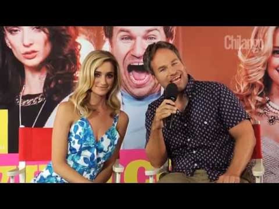 Saludos del elenco "Vivo con modelos" para Chilango