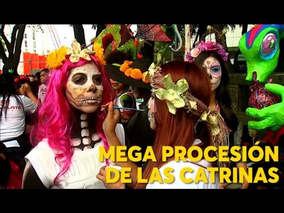Mega procesión de las catrinas.