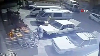 Emekli polis memuruna saldırı anı kamerada