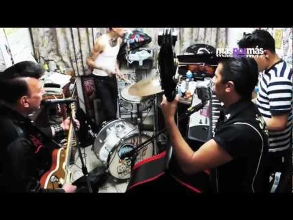 ¿Dónde ensayan los Rebel Cats?