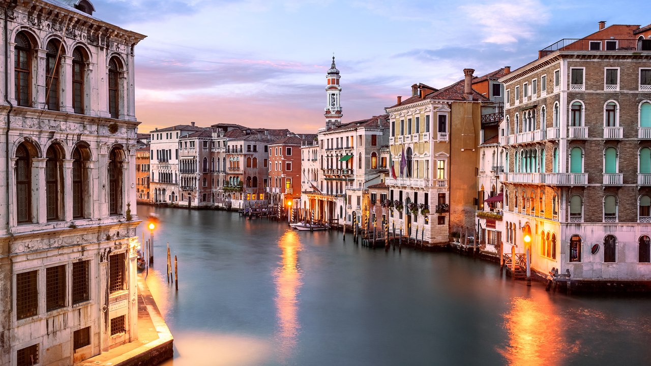 15 Beautiful Towns Where the Streets Are Made of Water