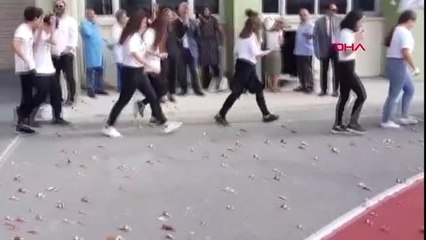 Yeni öğrencilere simit atma geleneği tepki çekti