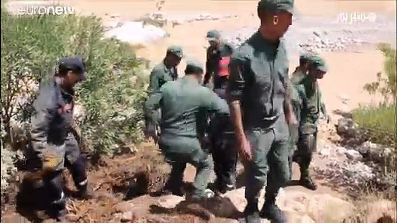 وفاة 17 شخصا وإصابة العشرات في انقلاب حافلة جرا...