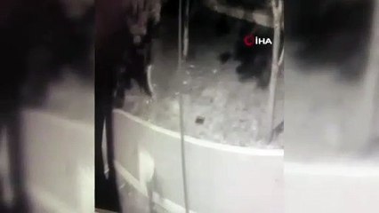 Güvenlik kamerasına içki şişesi fırlatan şahıs gözaltına alındı