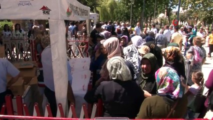 Şanlıurfa’da vatandaşlara Aşure ikramı