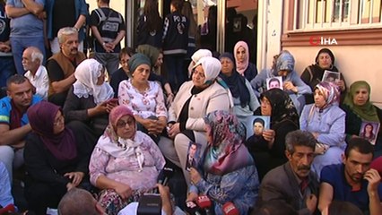 - Bakan Selçuk, HDP önünde eylem yapan aileleri ziyaret etti