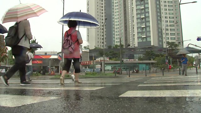 [날씨] 경기 북부 호우특보...중부 200mm↑호우 / YTN