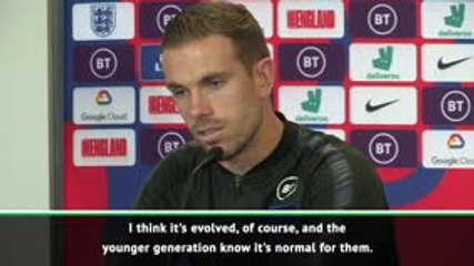 'Don't read the comments' - Henderson on social media