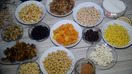 30 yıldır evde dua eşliğinde aşure geleneği