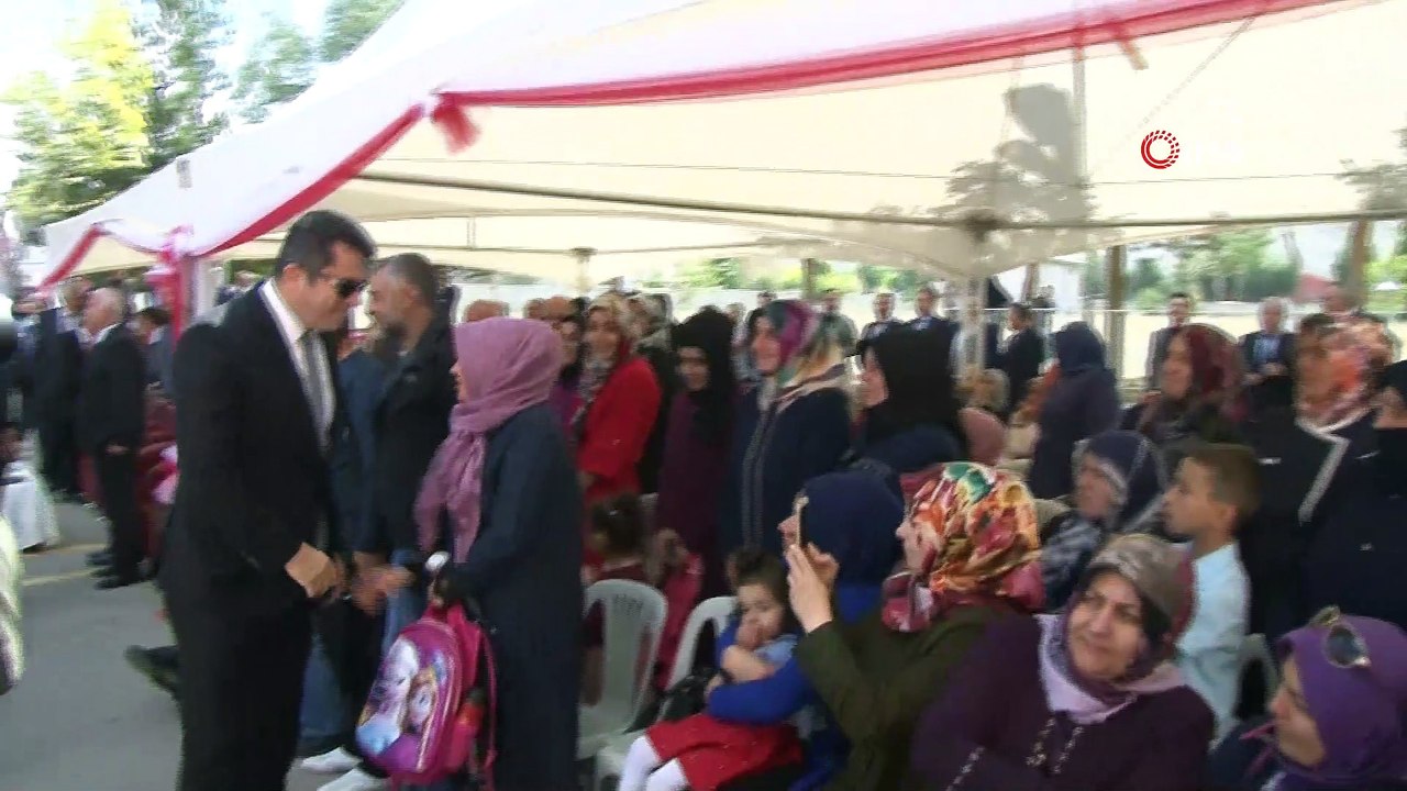 Erzurum’da ders zilini Vali Memiş çaldı, 150 bin öğrenci ders başı yaptı