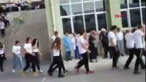 Kadıköy Anadolu Lisesi'ndeki simit atma etkinliği büyük tepki çekti!