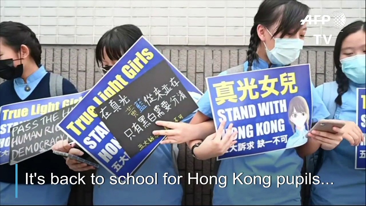 Hong Kong students take protest to schools with 'human chains'