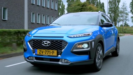 Hyundai Kona Hybrid Driving in the city