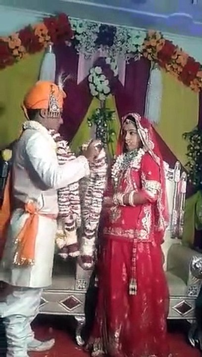 दूल्हे का पजामा स्टेज पर ही उतर गया