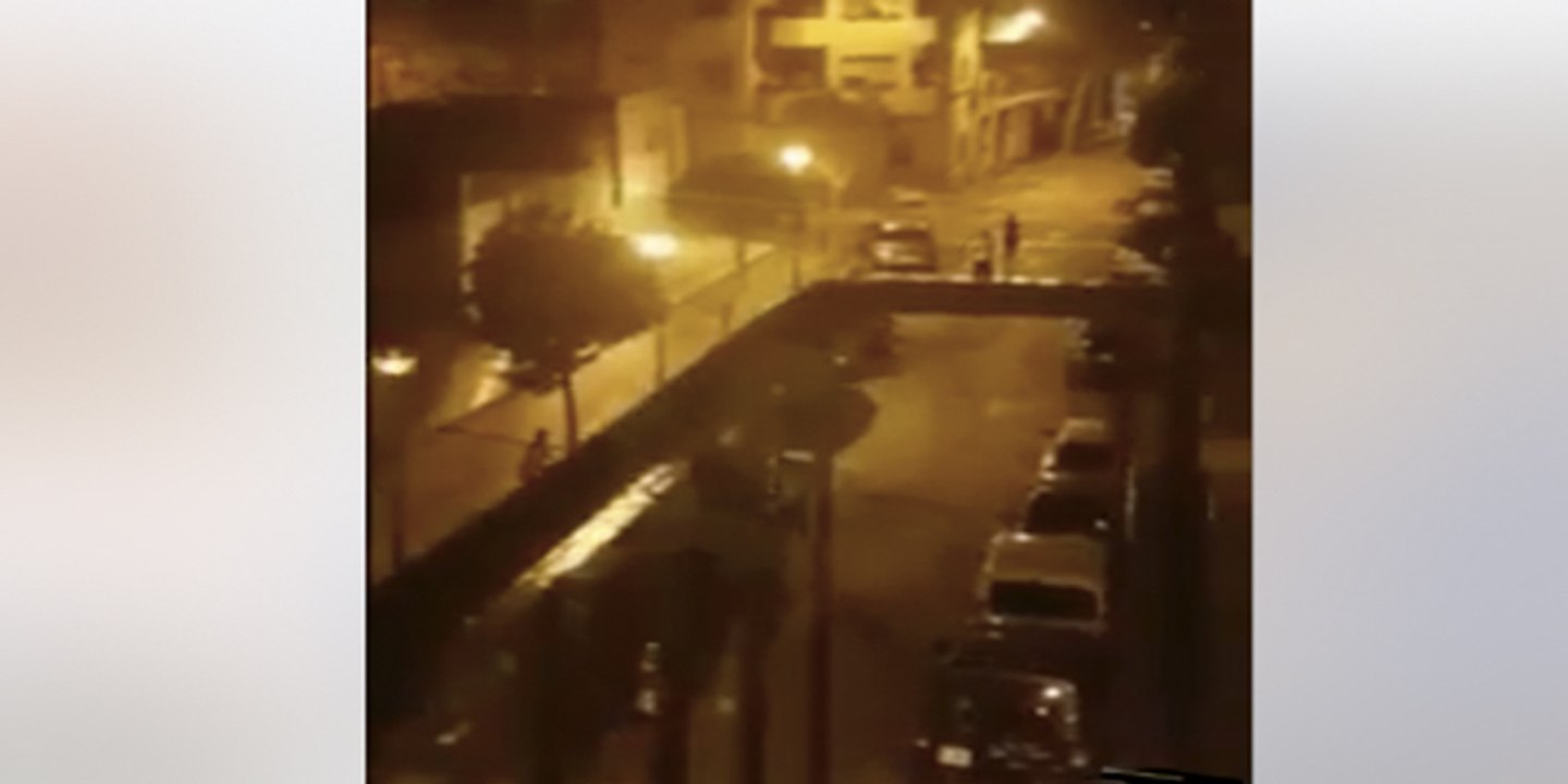 'Cataluña sin Ley': Una banda de ‘menas’ ataca a vecinos de Hospitalet con vallas y palos de hierro