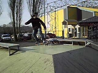 Lucas boardslide au park de Neuneu