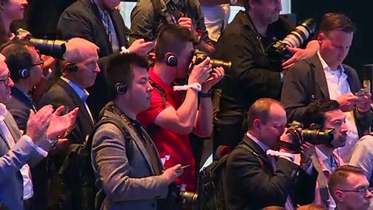 Voll elektrisch aus der Krise: VW präsentiert Kleinwagen ID.3