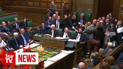 Download Video: Protesting lawmakers pushed away during UK Parliament suspension