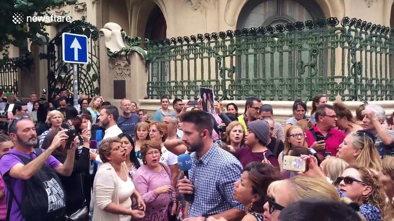 Fans pay tribute to iconic Spanish singer-songwriter Camilo Sesto