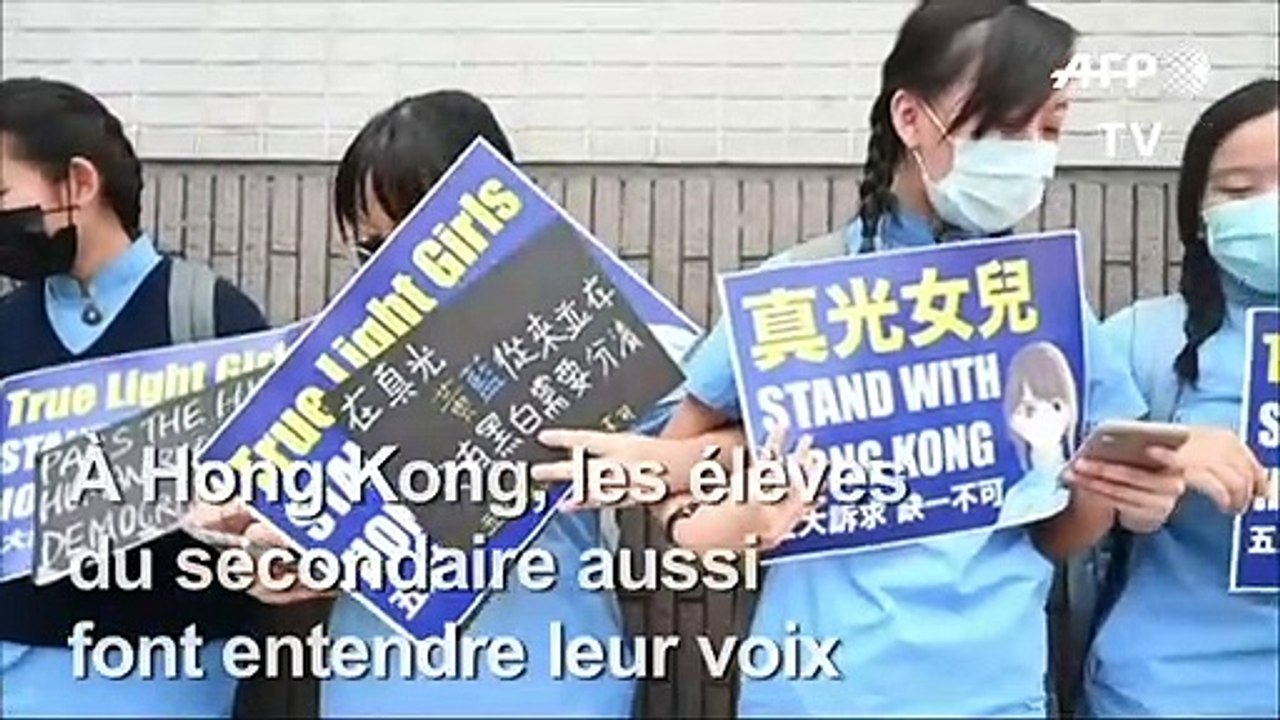 A Hong Kong, les élèves du secondaire se mobilisent avec des "chaînes humaines"