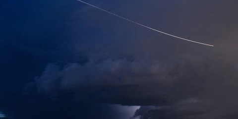 Cunde el pánico en Reino Unido por una gran bola de fuego que podría estar motivada por un accidente aéreo