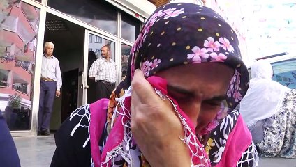 Ünlülerden çocukları için nöbet tutan annelere destek