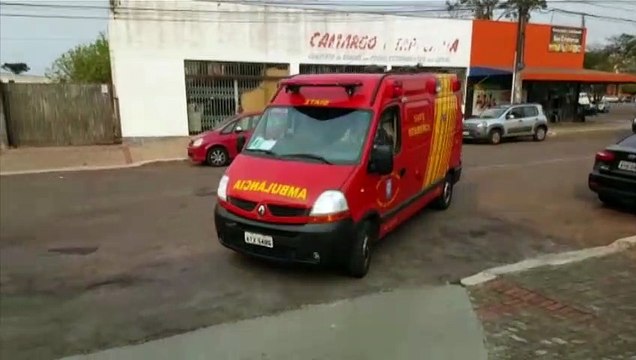 Homem socorrido pelos bombeiros é levado para a UPA Brasília
