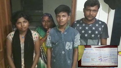 हाईस्कूल और इंटर के टॉपर को सीएम योगी के हाथों से मिला चेक हुआ बाउंस