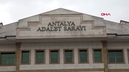 Yetiştirme yurdunda kız çocuğu, erkek çocuğunu dövüp merdivenden sürükledi