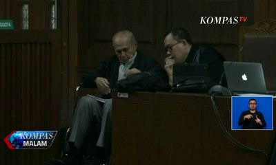 Datang dengan Kursi Roda, Kivlan Zen Jalani Sidang Perdana Kepemilikan Senjata Api Ilegal