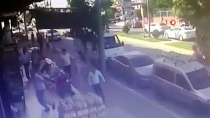 Servis sürücüsünün darp edilme anı kamerada