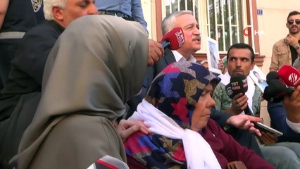 AK Parti Elazığ Milletvekili Demirbağ’dan HDP önündeki ailelere destek ziyareti