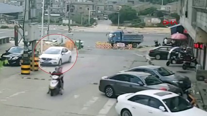 Çalışır durumda bırakılan araç çukura düştü